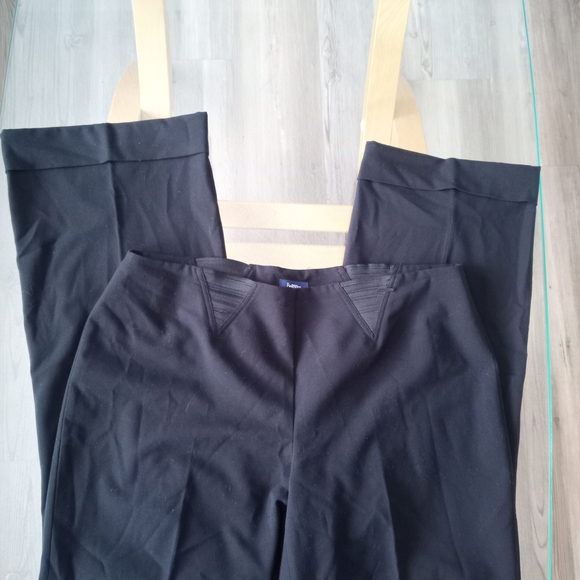 Reitmans Classic Black Straight Leg Pants - Picture 5 of 5